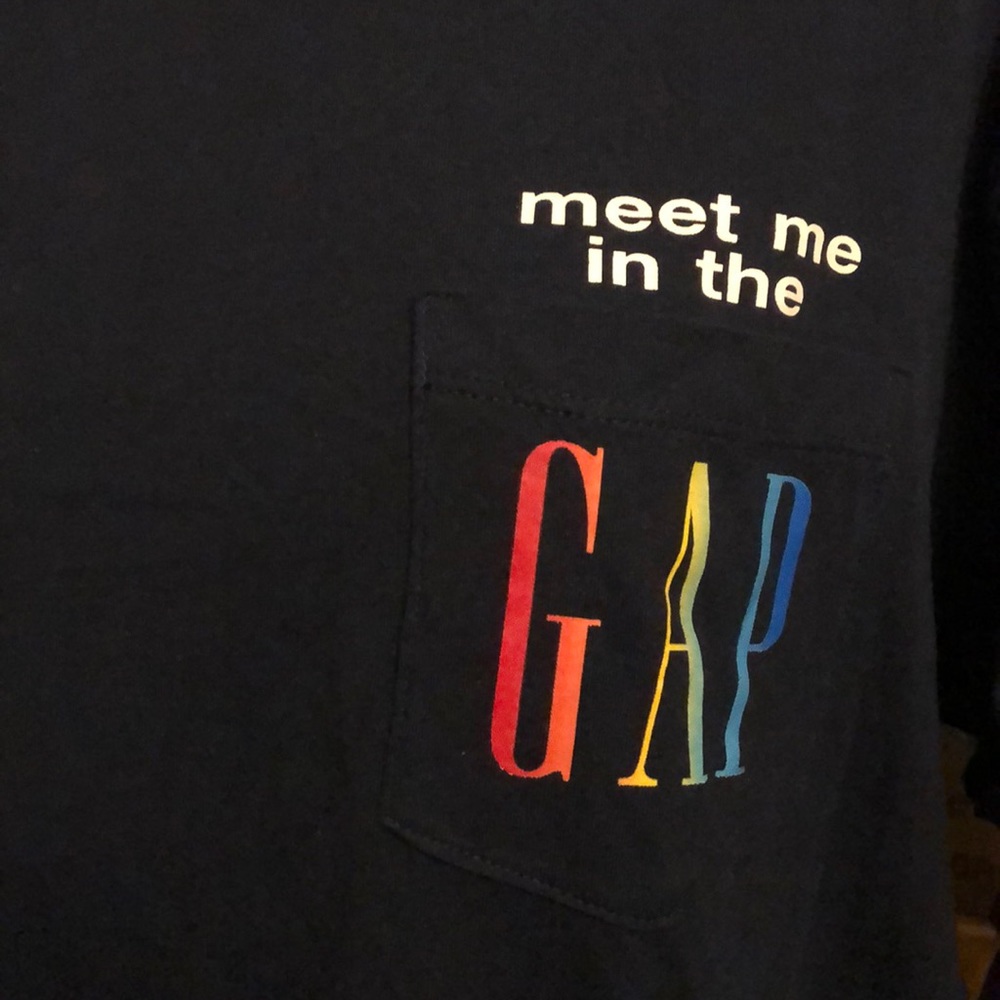 ♦️SOLD Gap Men’s Pride Tee